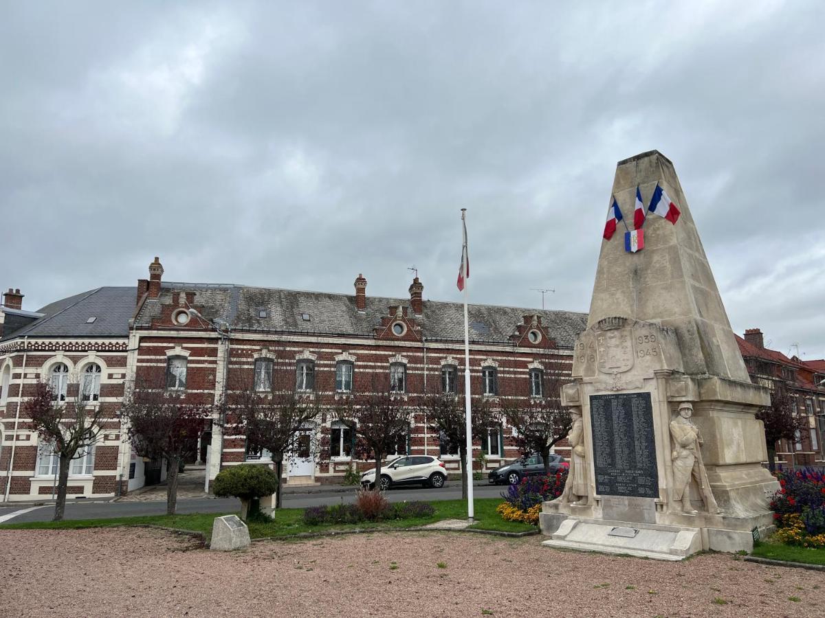 Le Conde Hotel Montdidier  Exterior photo